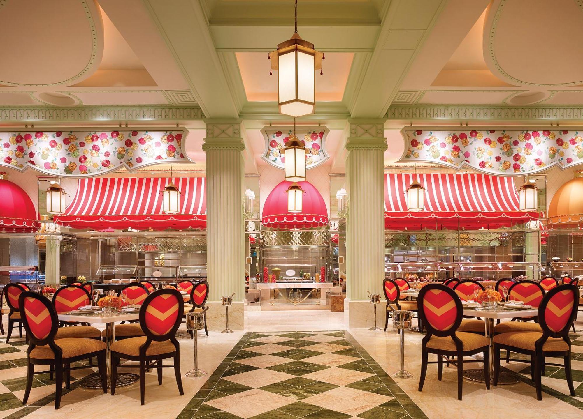 Wynn Resort Two Queens Enjoy Daily Brunch Two at the Buffet Check at Wynn